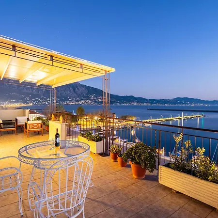 Beachfront Sunny Penthouse - Kalamata Seabliss Exterior photo