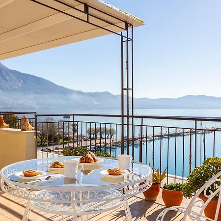 Beachfront Sunny Penthouse - Kalamata Seabliss Exterior photo