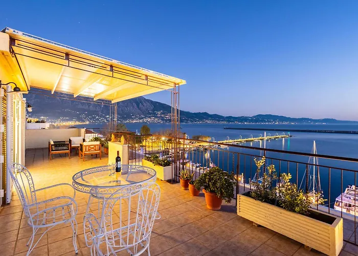 Beachfront Sunny Penthouse - Kalamata Seabliss